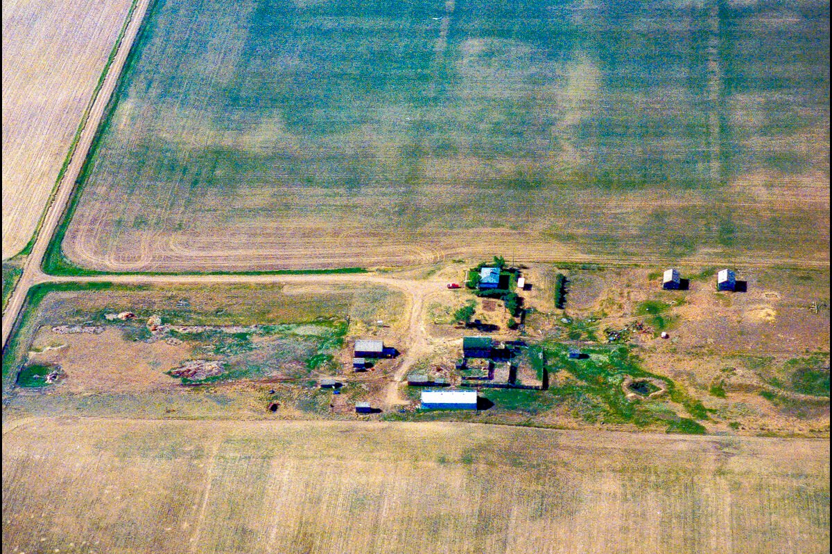 Miltons – © 2021 David J Thielen Lethbridge Photographer – 2×3 – 20010101-2001_03-21-01_0006_a