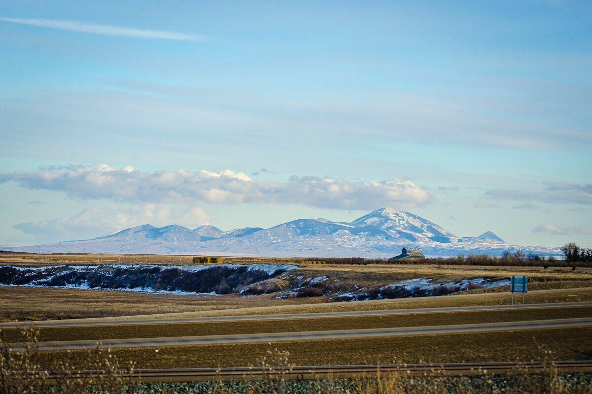 Sweetgrass-Hills-from-Highway-4-©-2020-David-J-Thielen-Lethbridge-Photographer-2×3-20200207-_D706741-1
